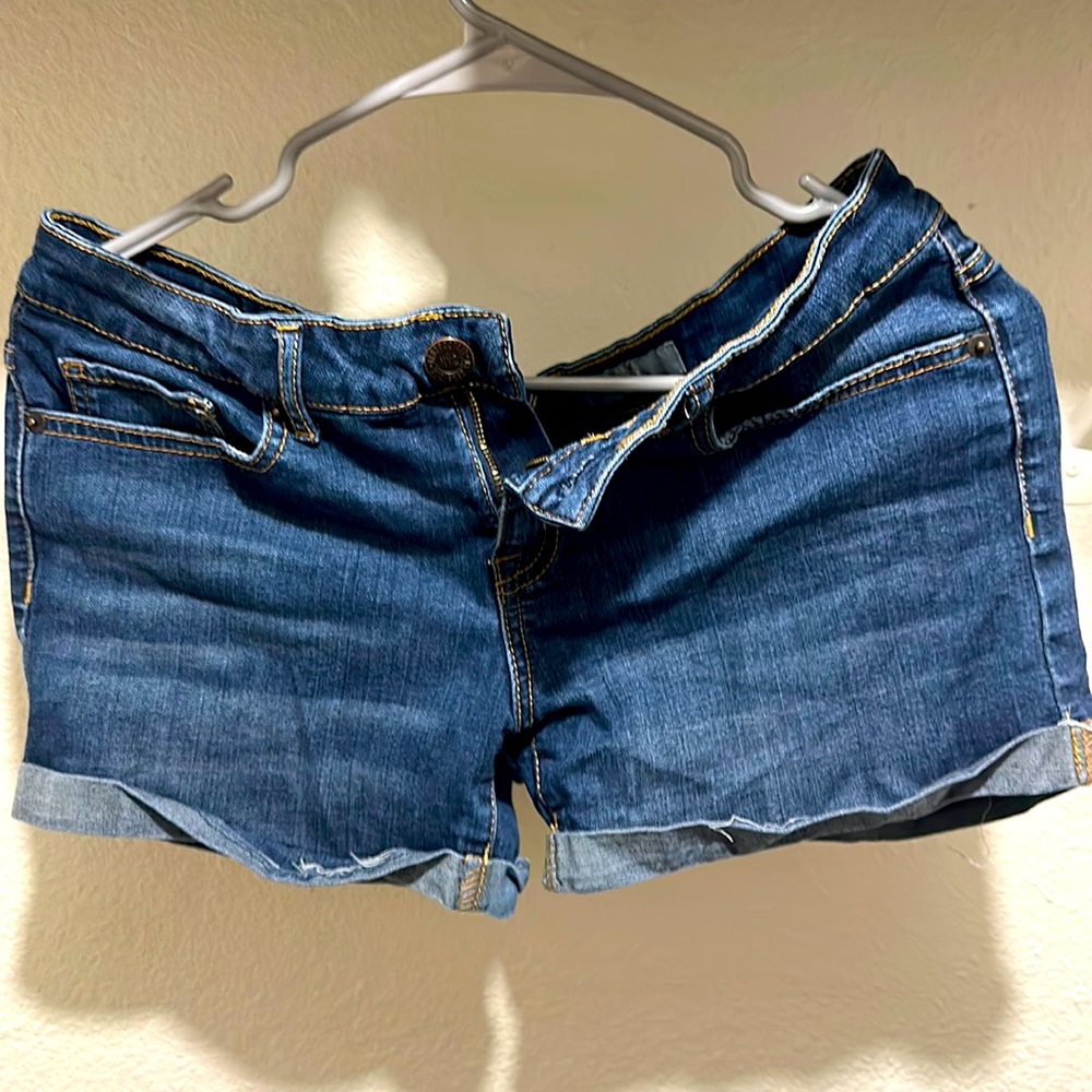 Midi Blue Jean shorts from Aeropostal